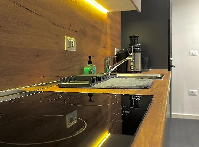 Charming And Bright Center Apartamento Tirana