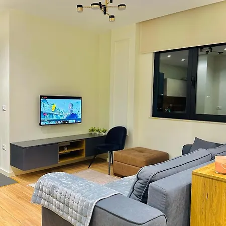 Charming And Bright Center Apartament